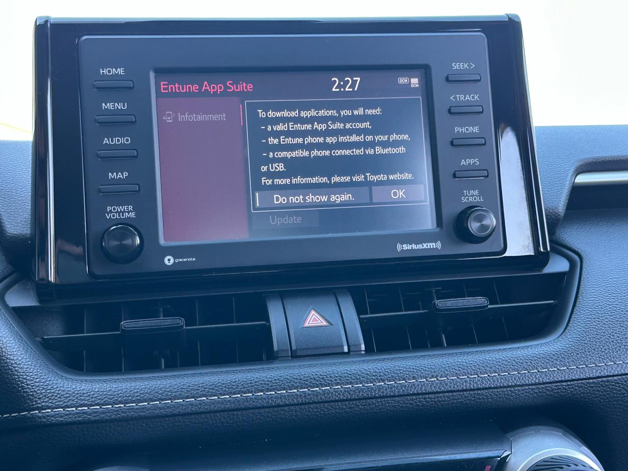 Toyota RAV4 LE FWD (Natl) 2021