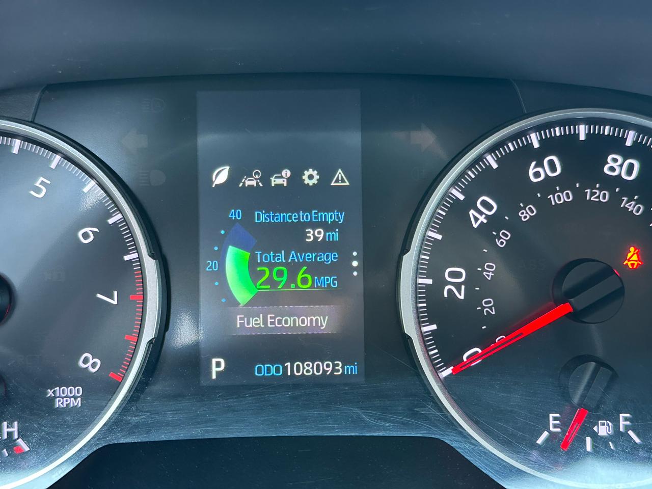 Toyota RAV4 LE FWD (Natl) 2021