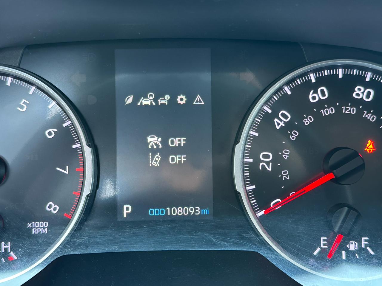 Toyota RAV4 LE FWD (Natl) 2021