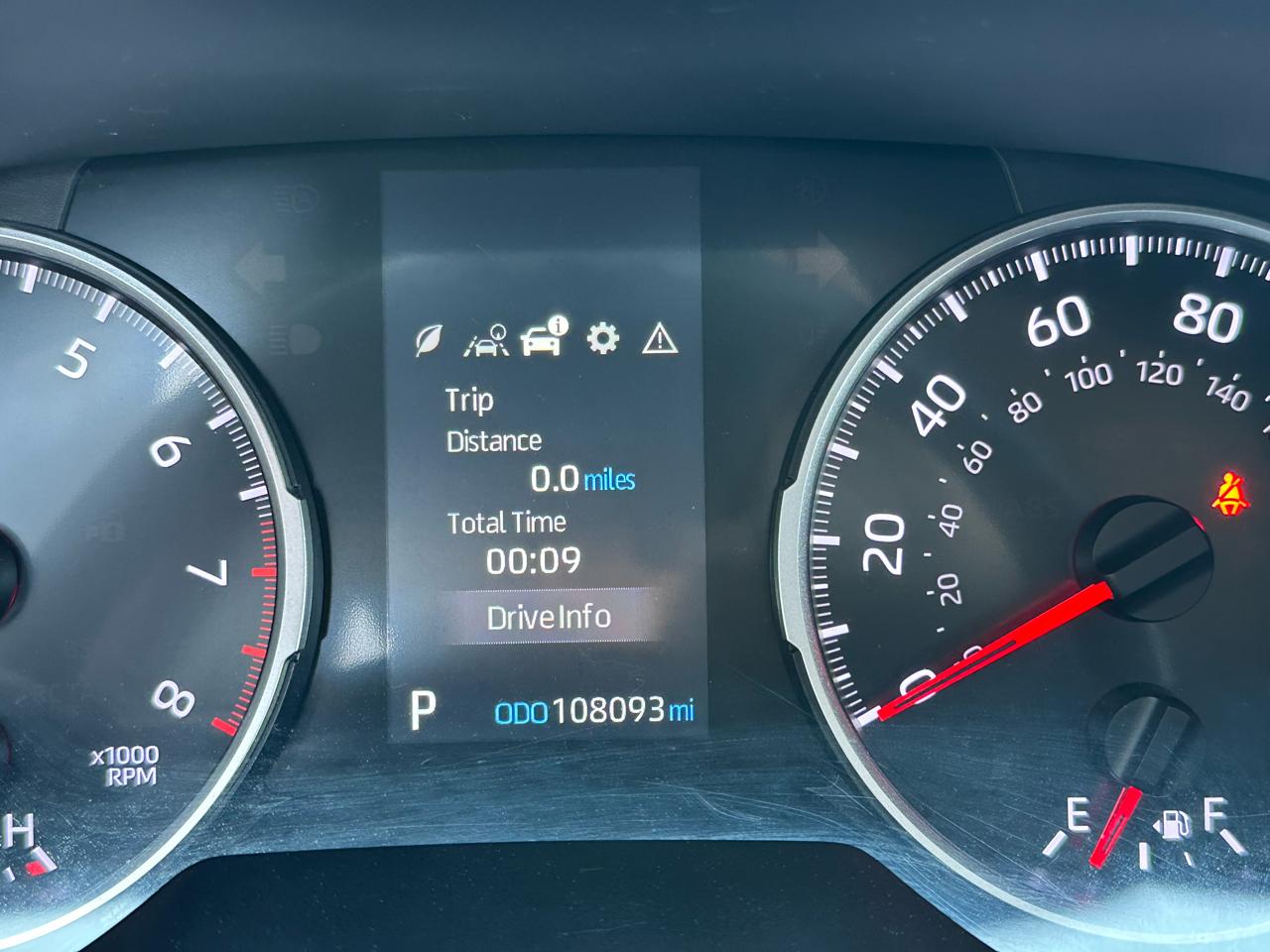 Toyota RAV4 LE FWD (Natl) 2021