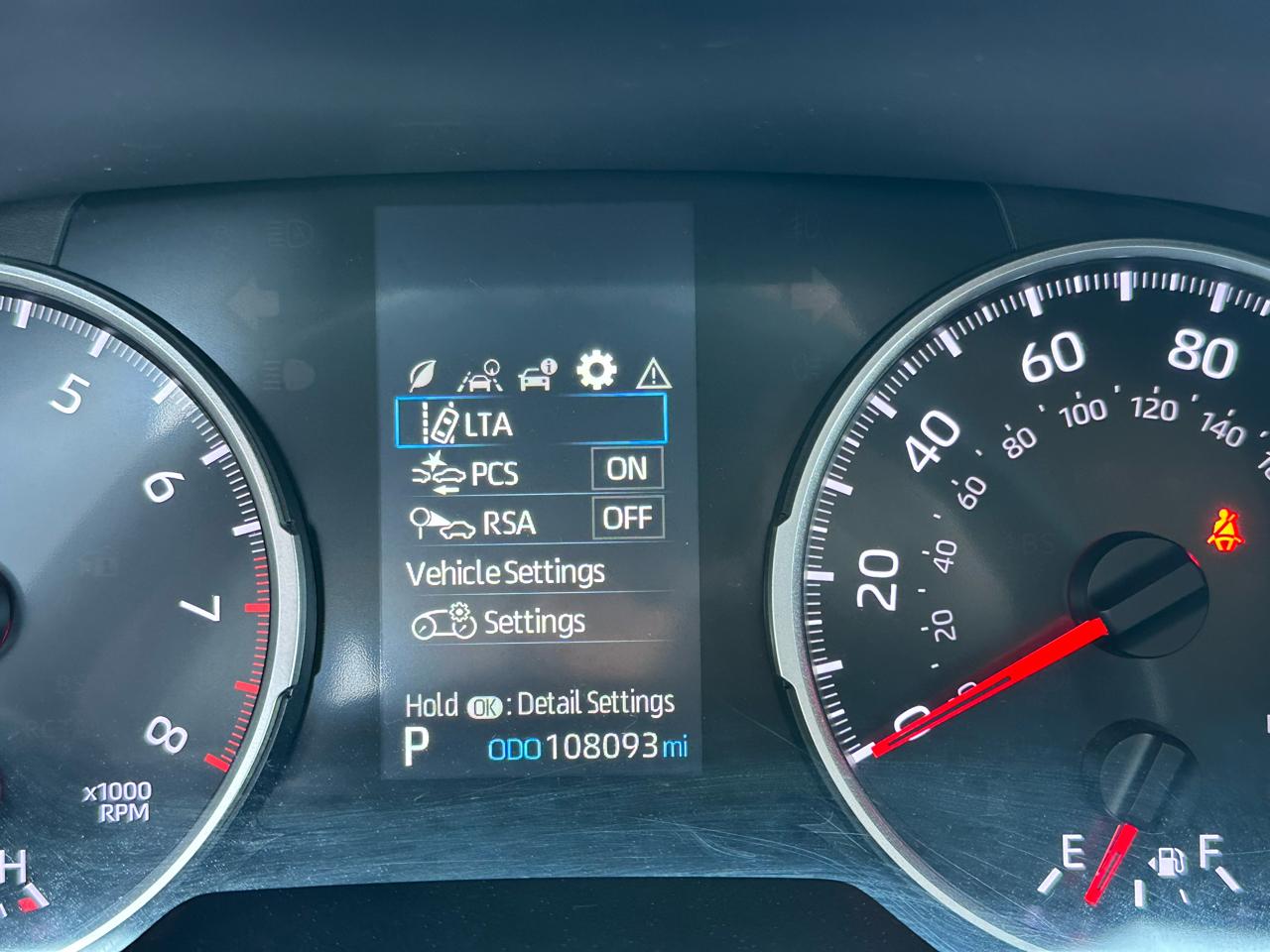 Toyota RAV4 LE FWD (Natl) 2021