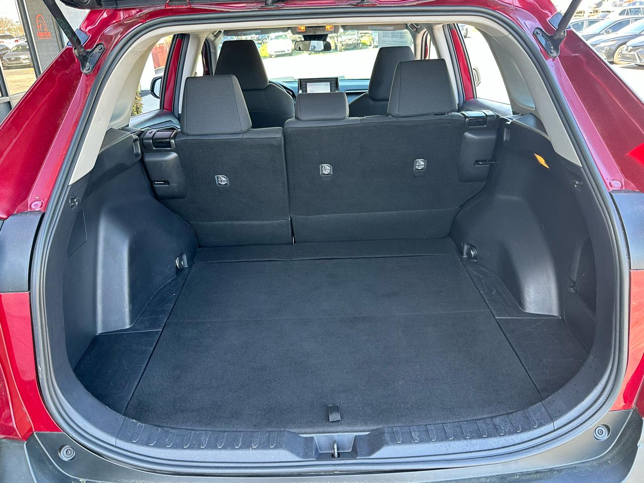 Toyota RAV4 LE FWD (Natl) 2021