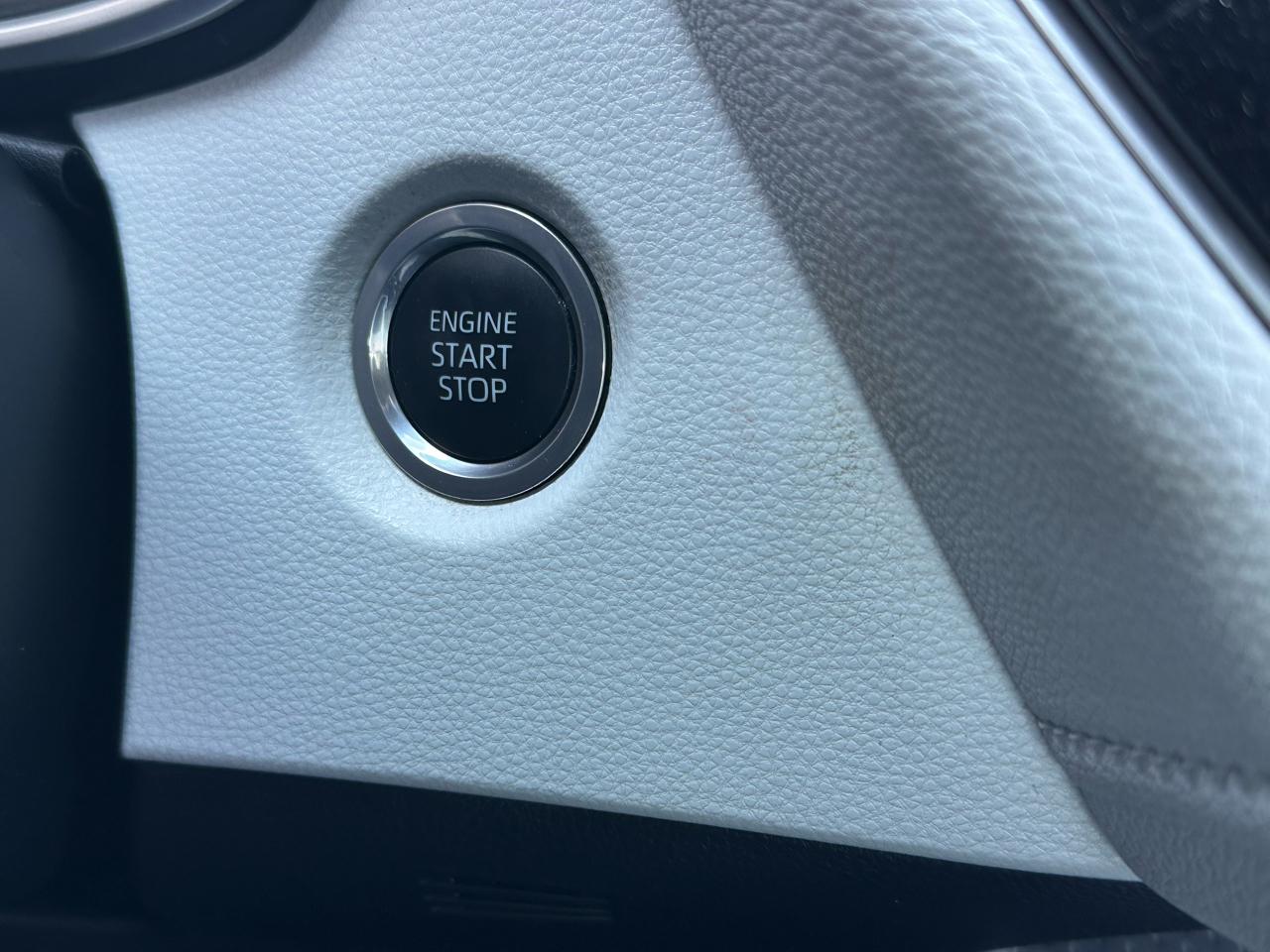 Toyota Corolla Hatchback SE CVT (Natl) 2021