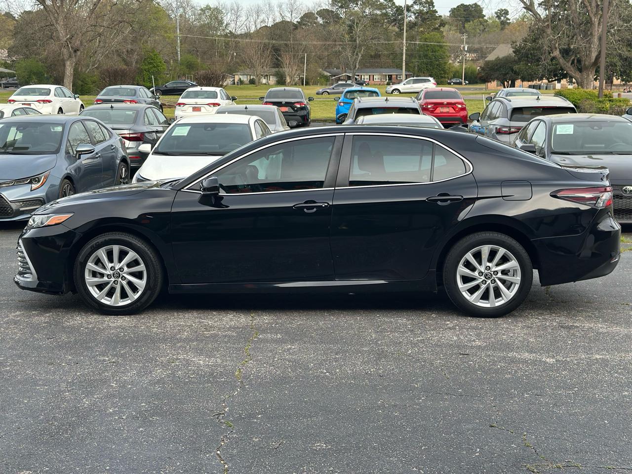 Toyota Camry LE Auto (Natl) 2021