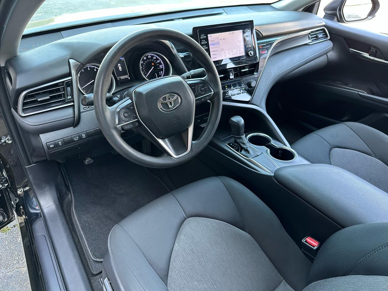 Toyota Camry LE Auto (Natl) 2021