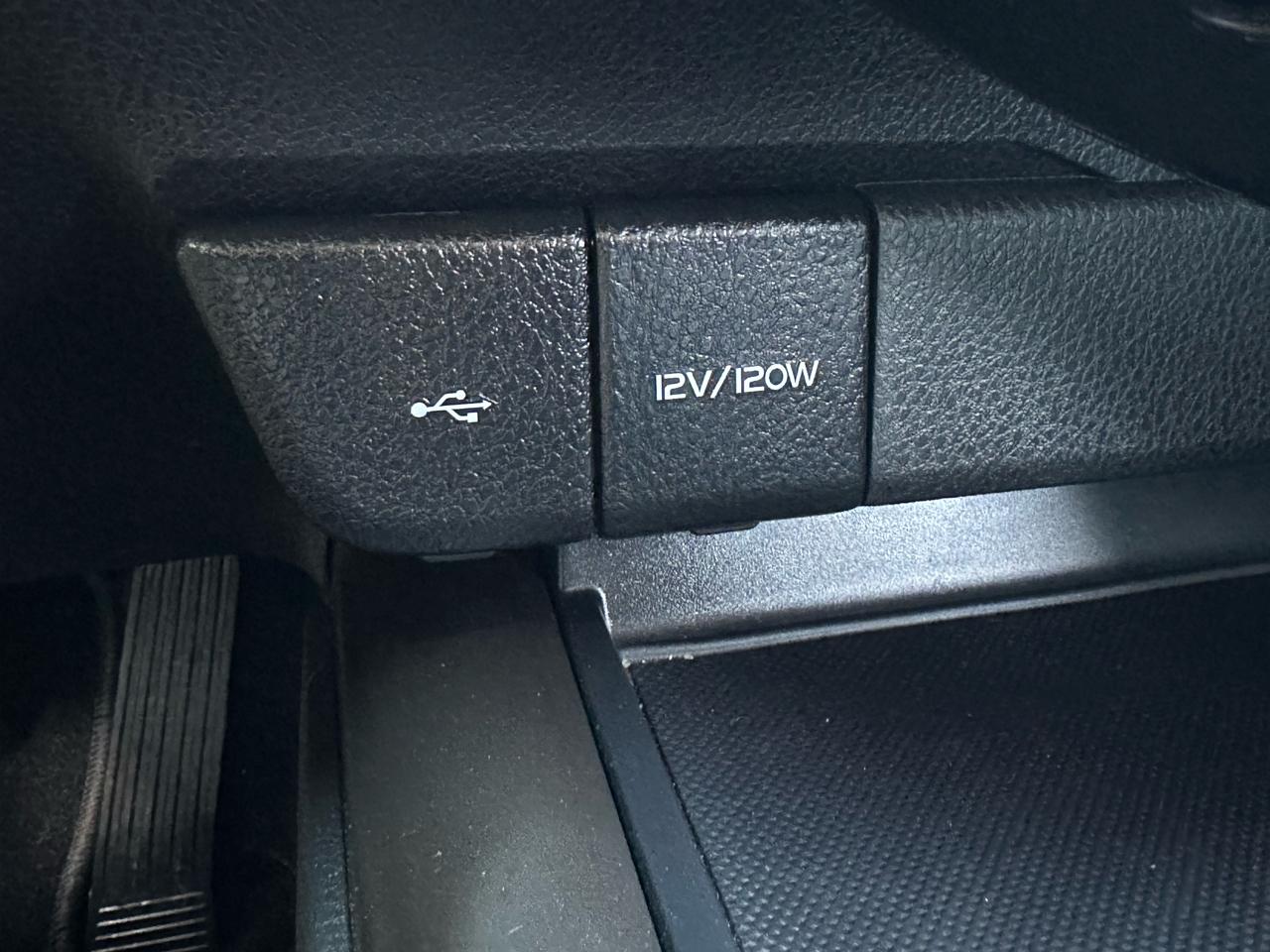 Toyota Camry LE Auto (Natl) 2021