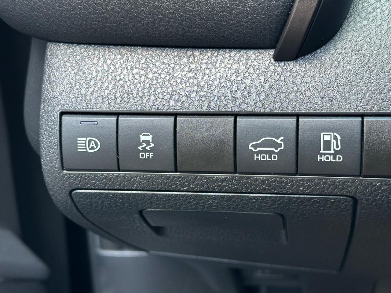 Toyota Camry LE Auto (Natl) 2021