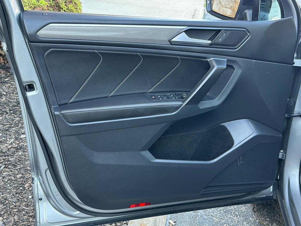 Volkswagen Tiguan 2.0T SE R-Line Black FWD 2022