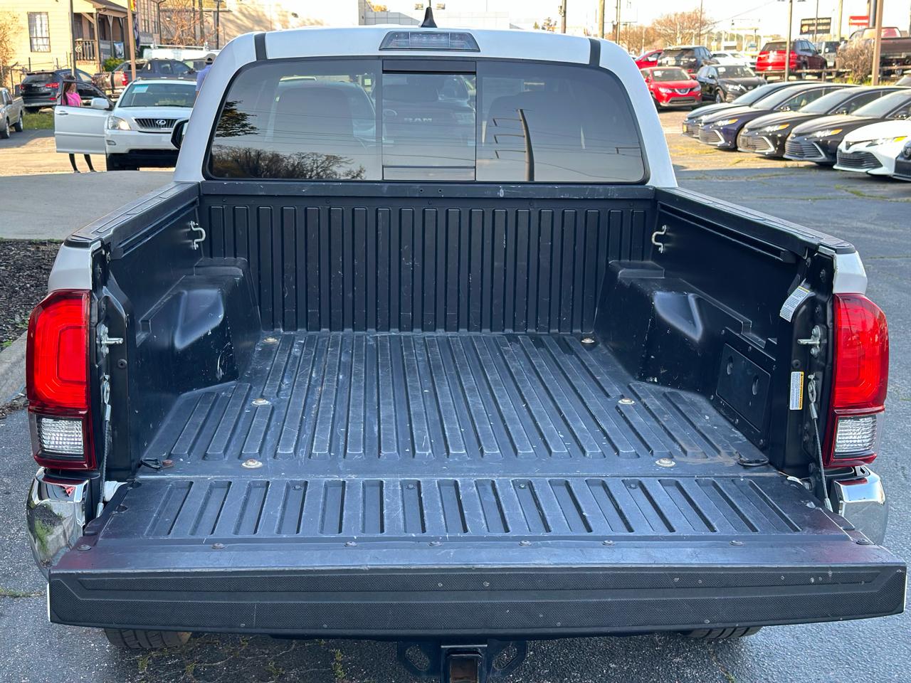 Toyota Tacoma 2WD SR5 Double Cab 5' Bed V6 AT (Natl) 2022