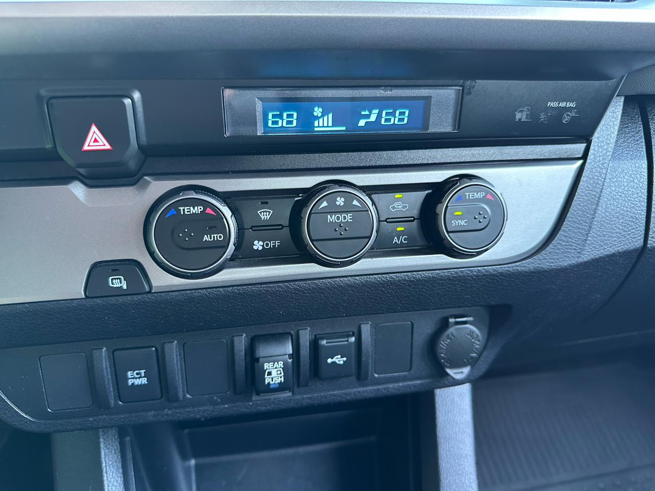 Toyota Tacoma 2WD SR5 Double Cab 5' Bed V6 AT (Natl) 2022