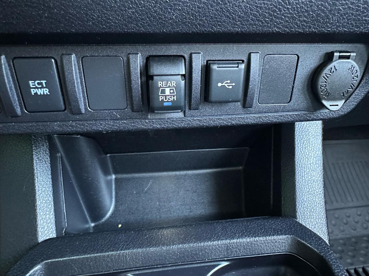 Toyota Tacoma 2WD SR5 Double Cab 5' Bed V6 AT (Natl) 2022