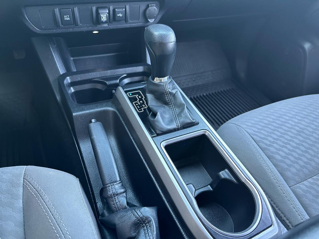 Toyota Tacoma 2WD SR5 Double Cab 5' Bed V6 AT (Natl) 2022