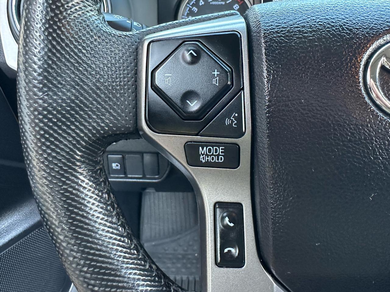 Toyota Tacoma 2WD SR5 Double Cab 5' Bed V6 AT (Natl) 2022