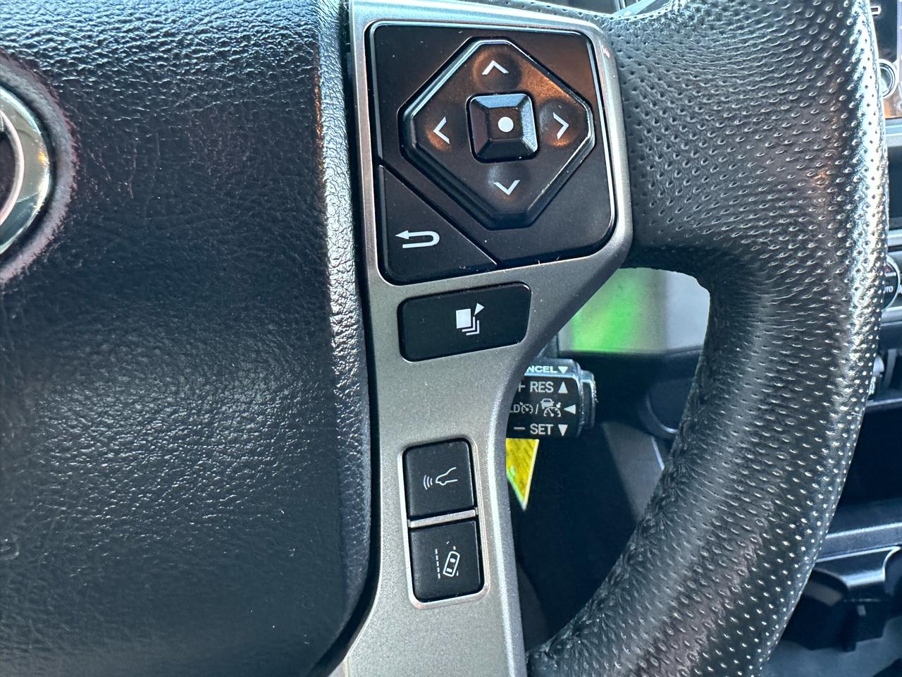 Toyota Tacoma 2WD SR5 Double Cab 5' Bed V6 AT (Natl) 2022