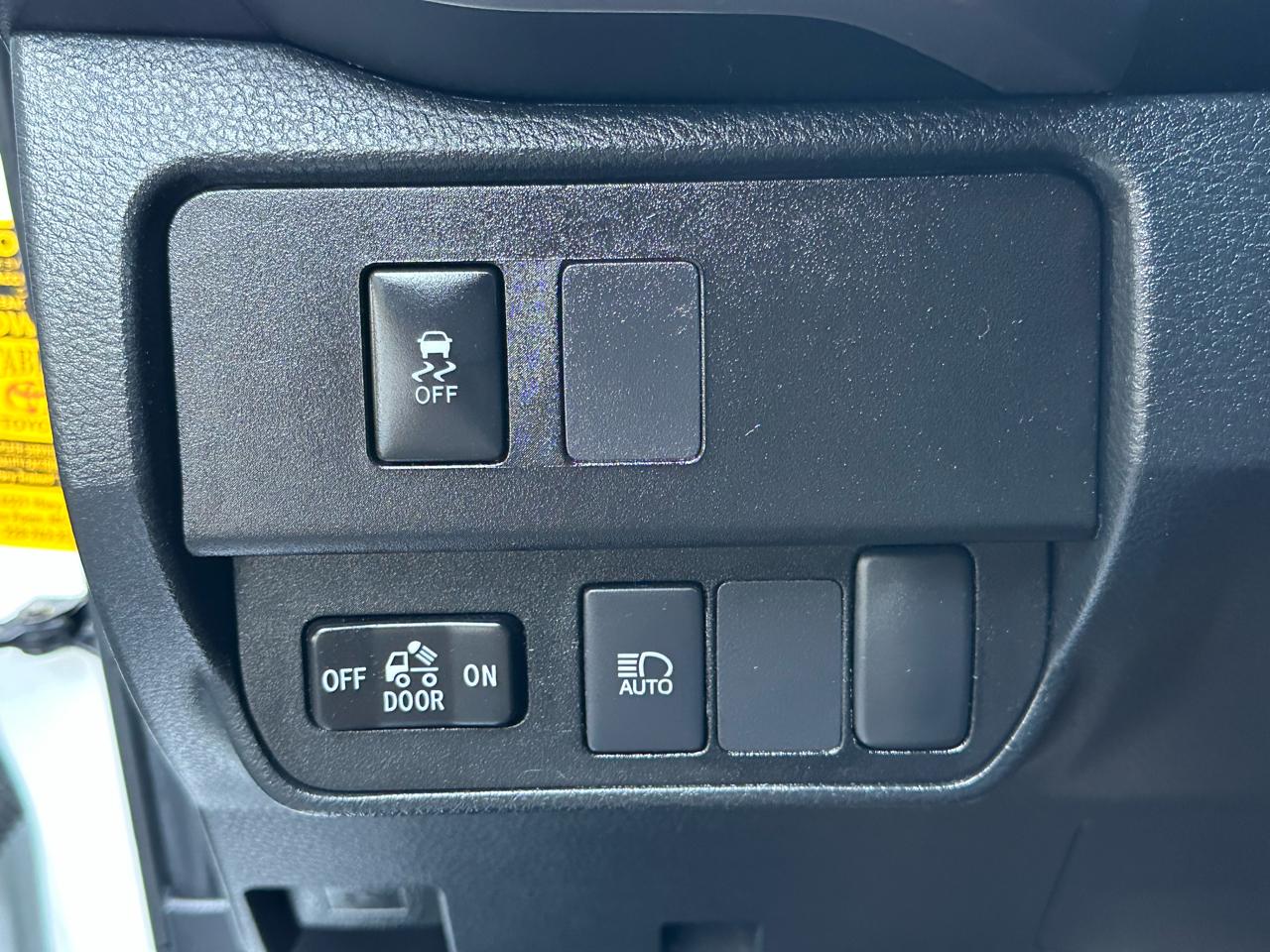 Toyota Tacoma 2WD SR5 Double Cab 5' Bed V6 AT (Natl) 2022