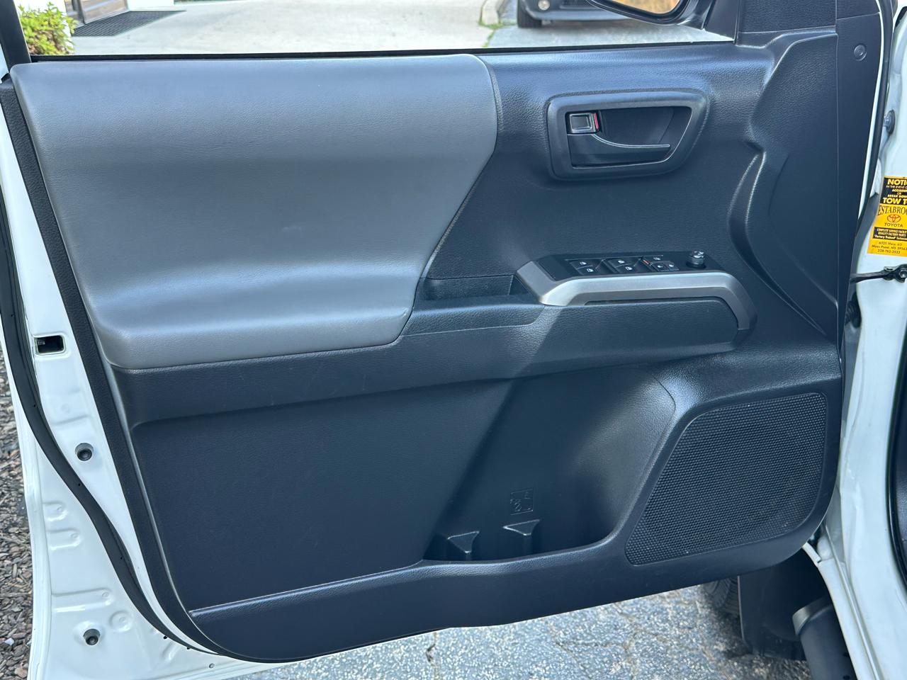 Toyota Tacoma 2WD SR5 Double Cab 5' Bed V6 AT (Natl) 2022