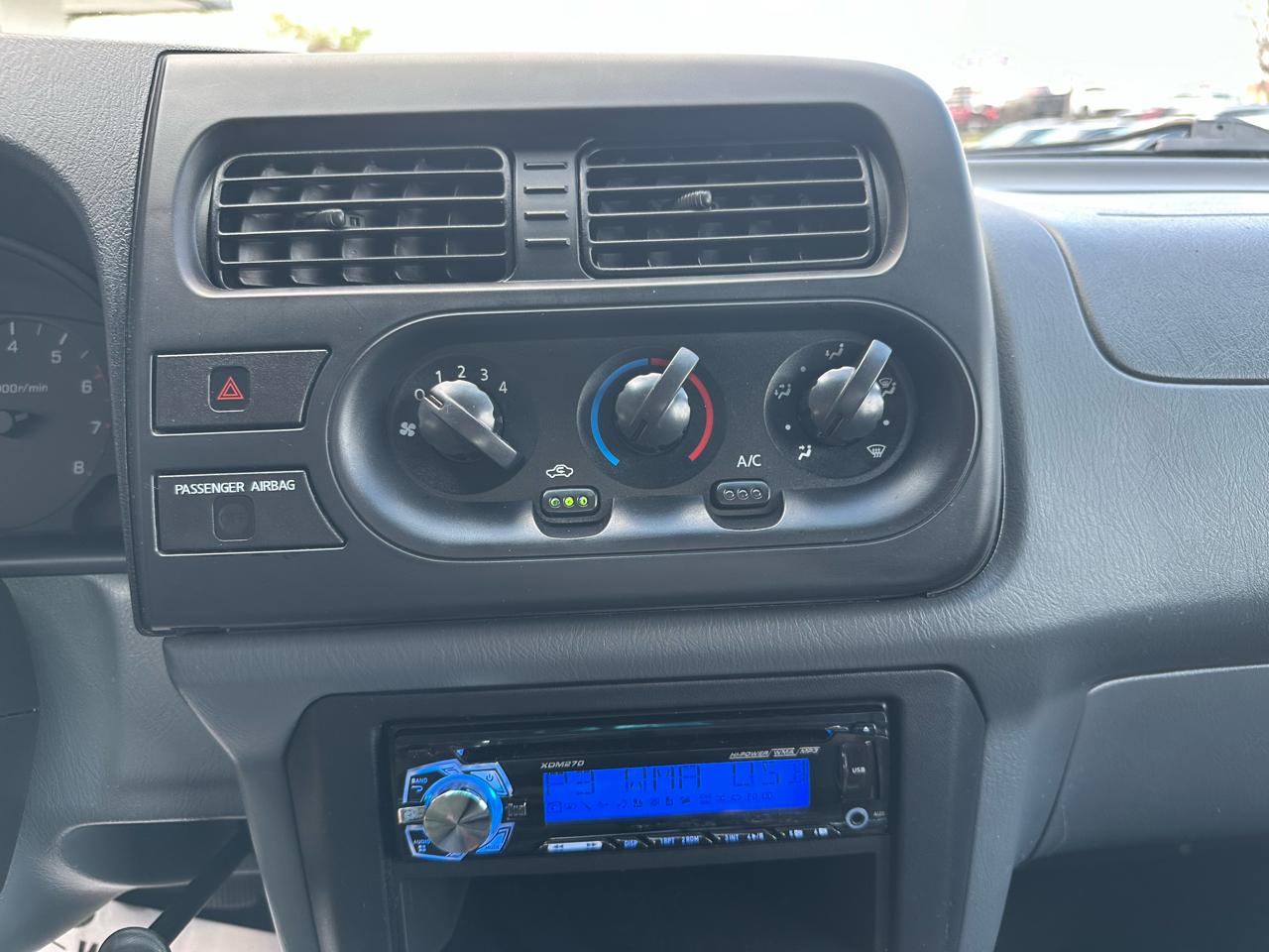 Nissan Frontier 2WD XE King Cab I4 Manual 2001