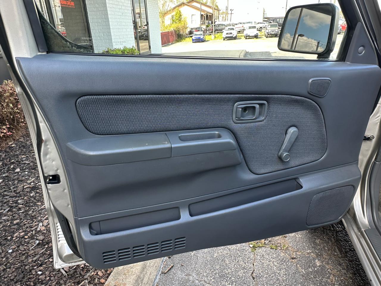 Nissan Frontier 2WD XE King Cab I4 Manual 2001