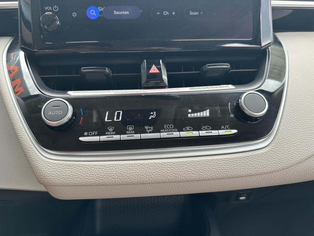 Toyota Corolla LE CVT (Natl) 2024