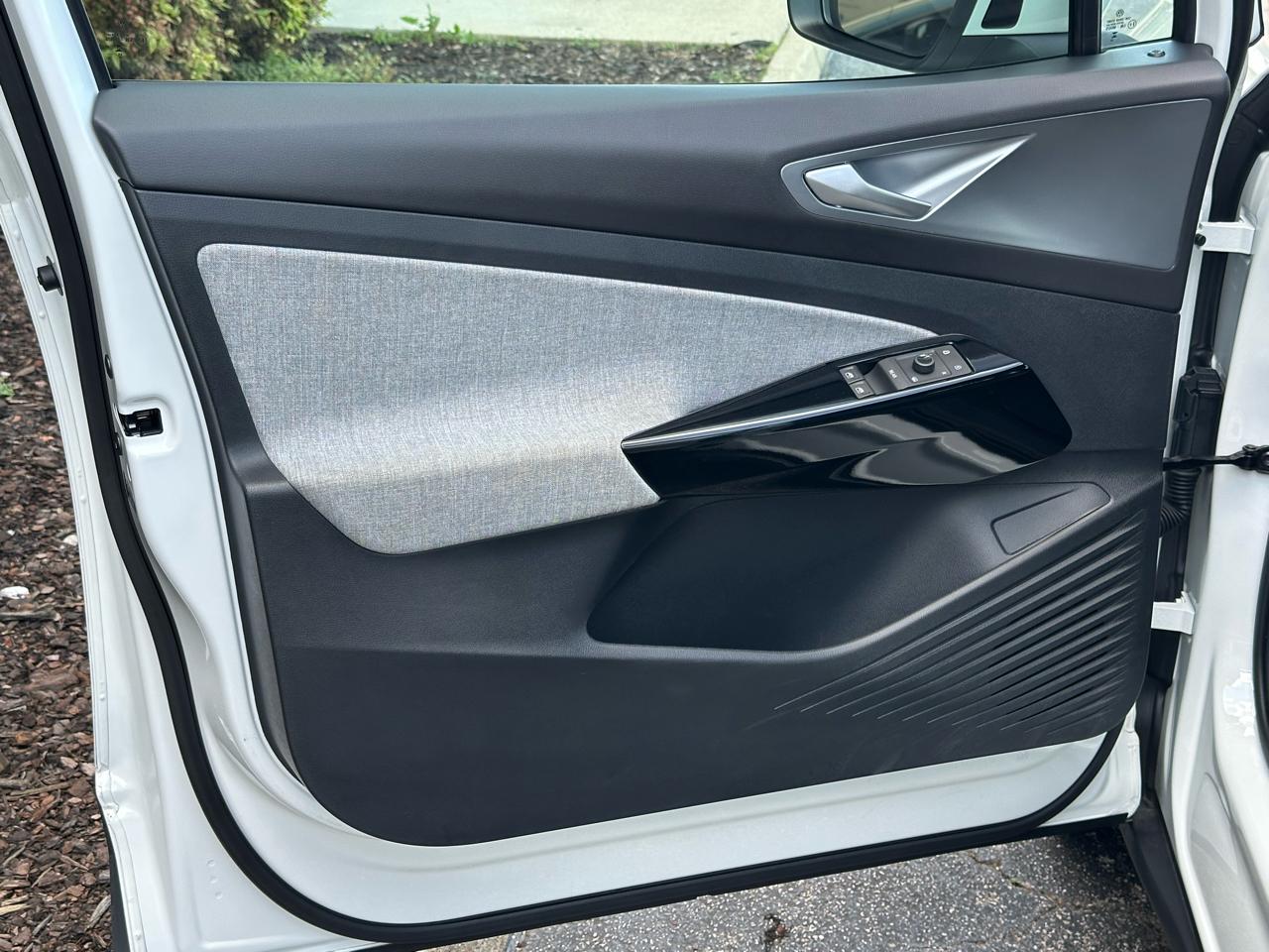 Volkswagen ID.4 Standard RWD w/SK On Battery 2023