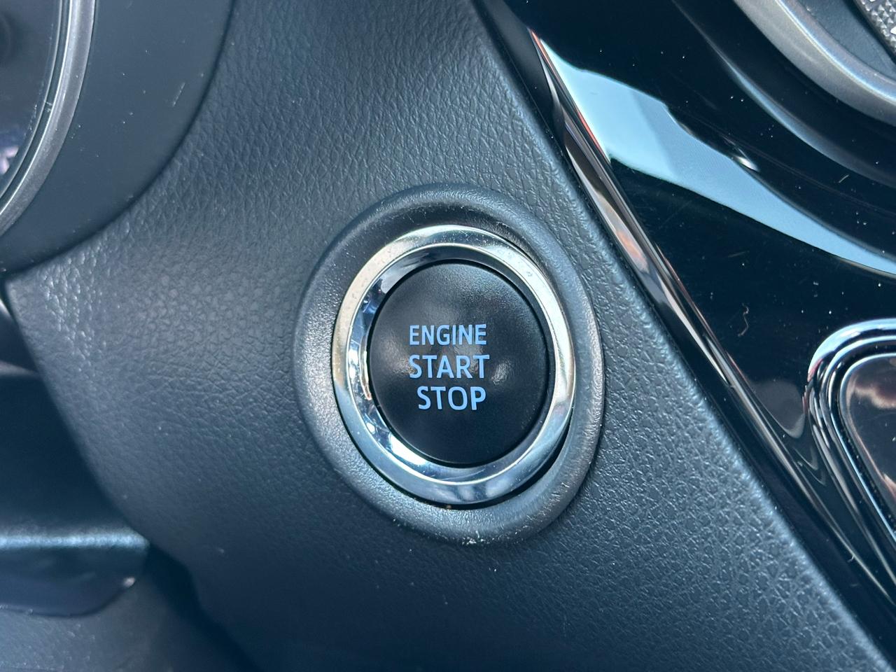 Toyota C-HR XLE FWD (Natl) 2021