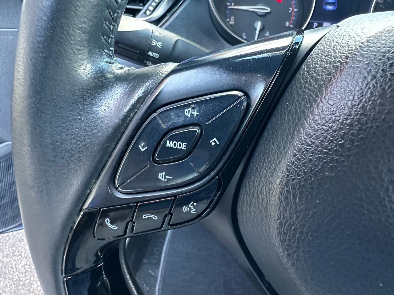Toyota C-HR XLE FWD (Natl) 2021