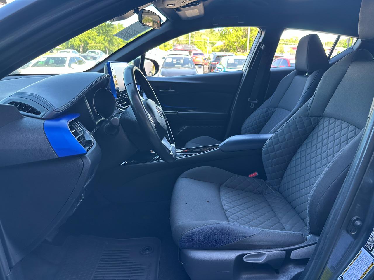 Toyota C-HR XLE FWD (Natl) 2021