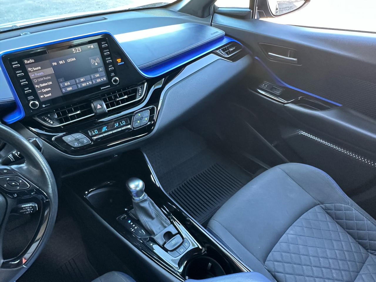 Toyota C-HR XLE FWD (Natl) 2021