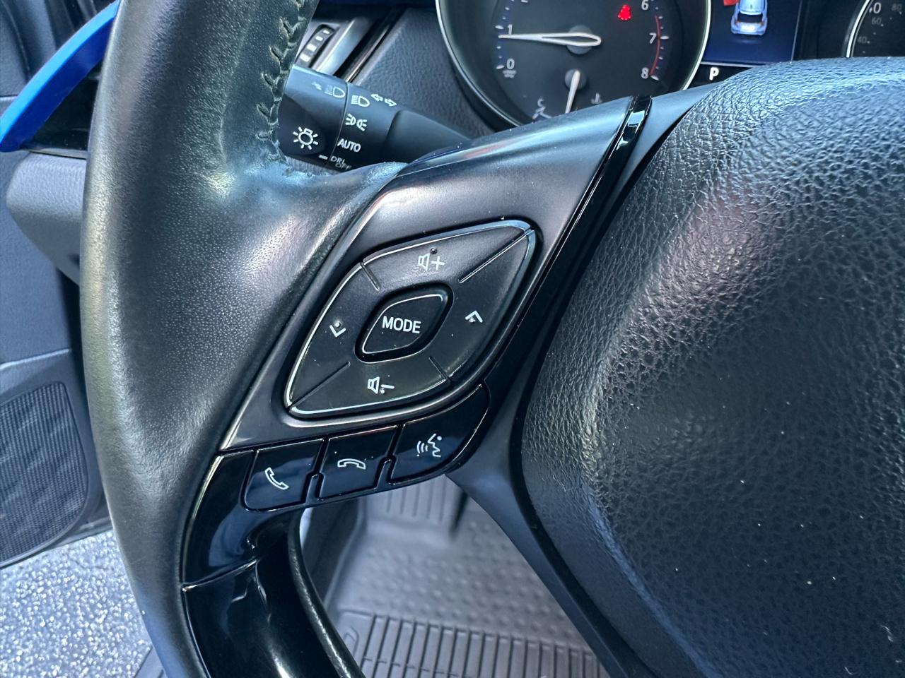 Toyota C-HR XLE FWD (Natl) 2021
