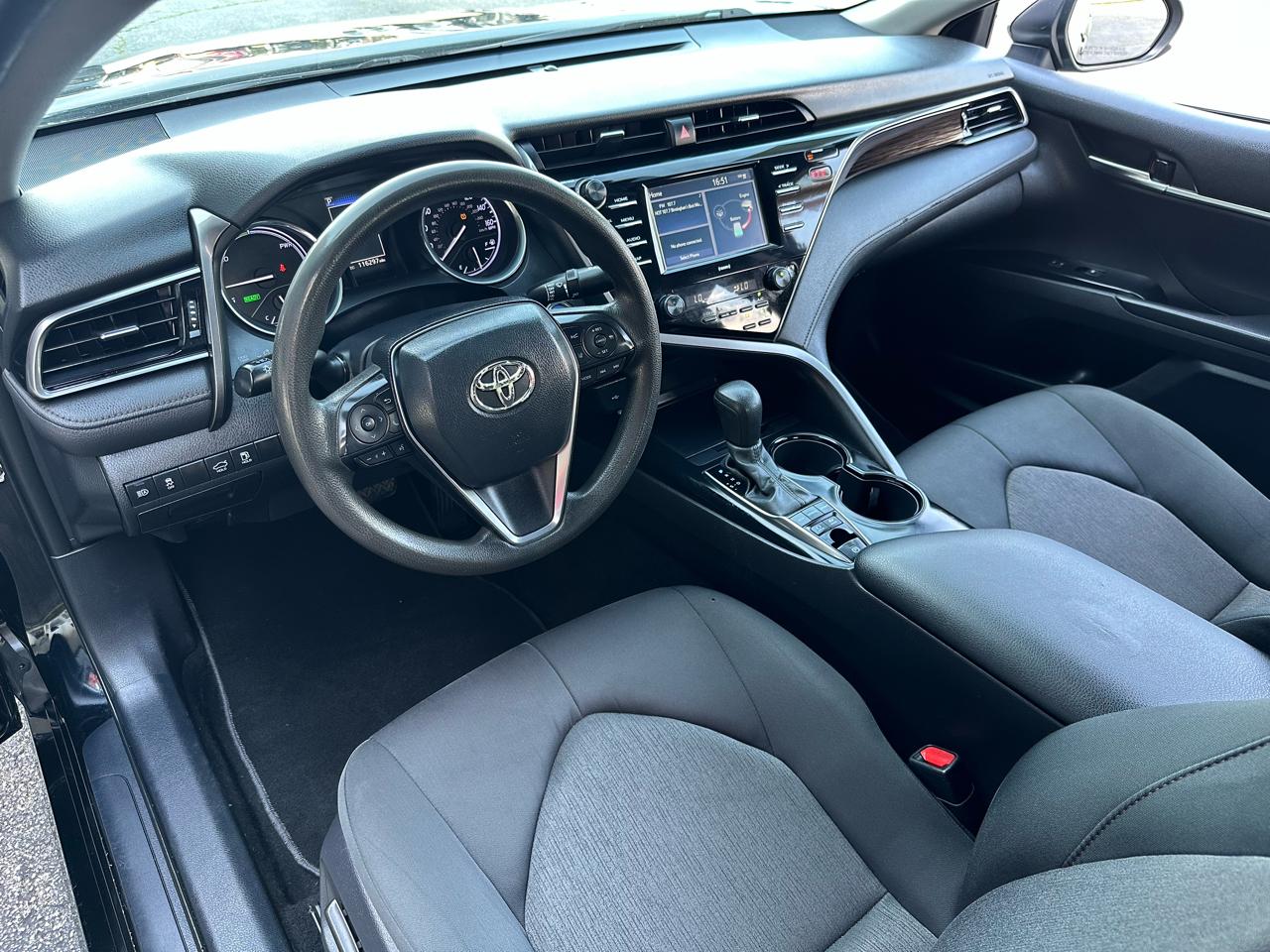 Toyota Camry Hybrid LE CVT (Natl) 2020