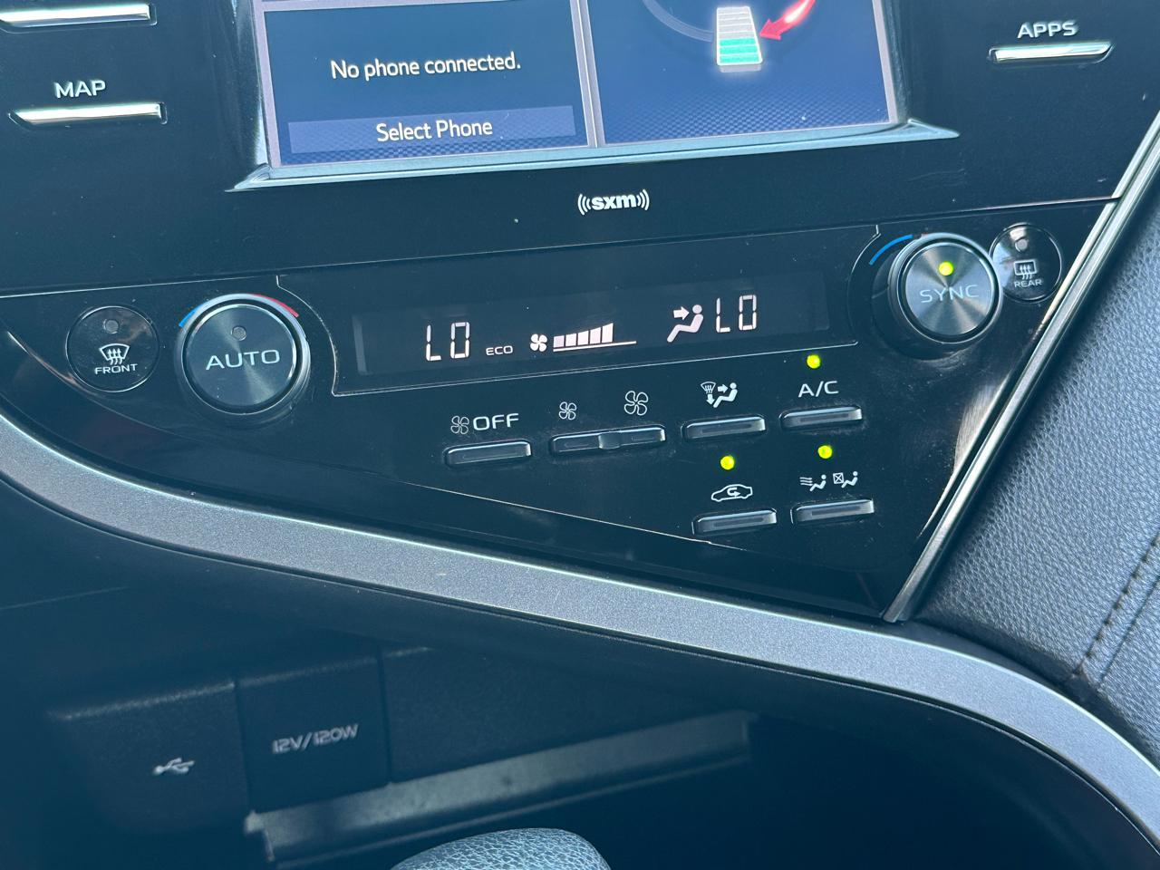 Toyota Camry Hybrid LE CVT (Natl) 2020