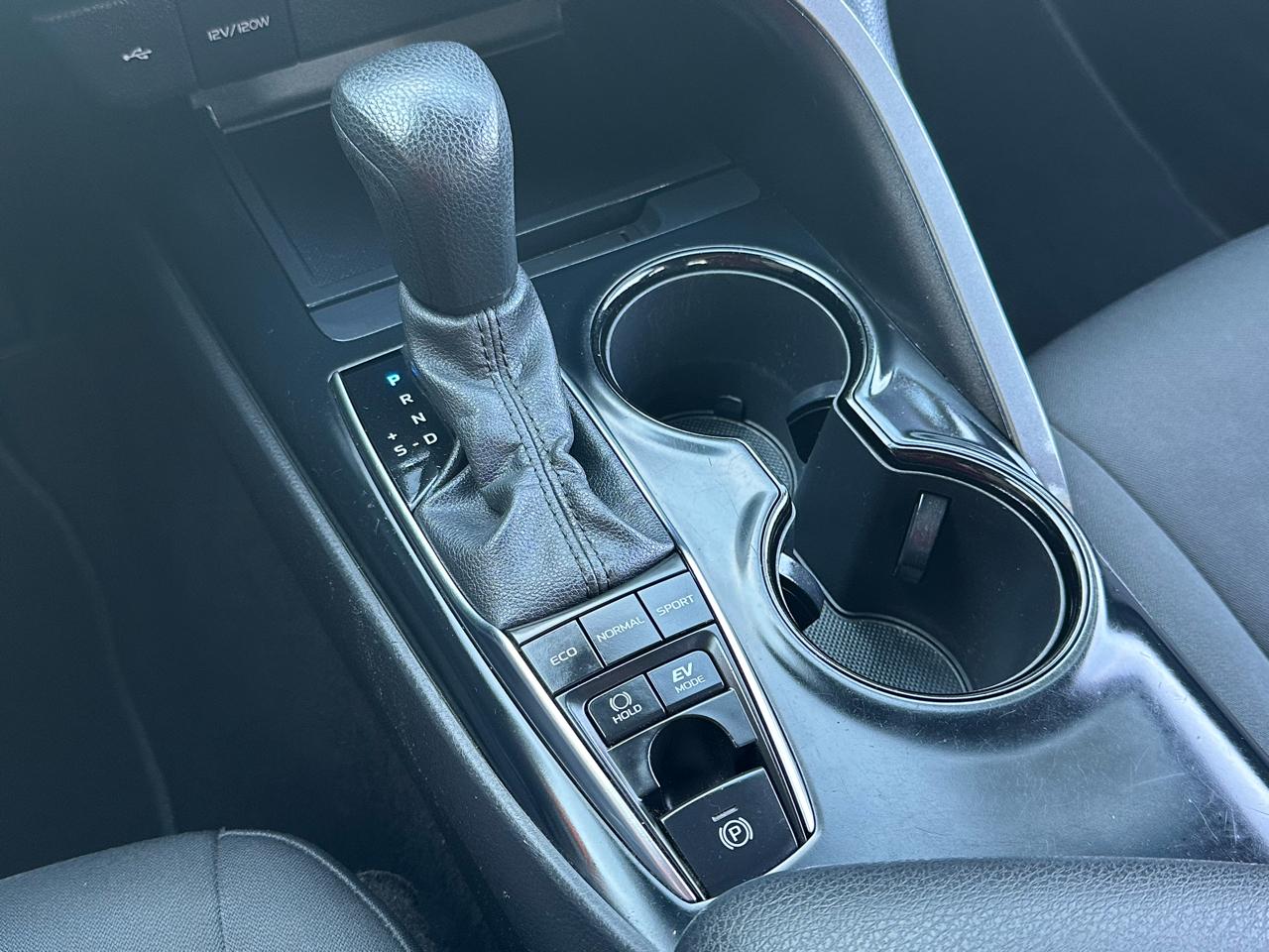 Toyota Camry Hybrid LE CVT (Natl) 2020