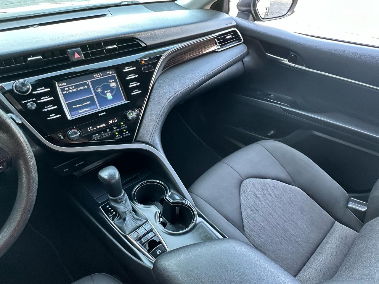 Toyota Camry Hybrid LE CVT (Natl) 2020