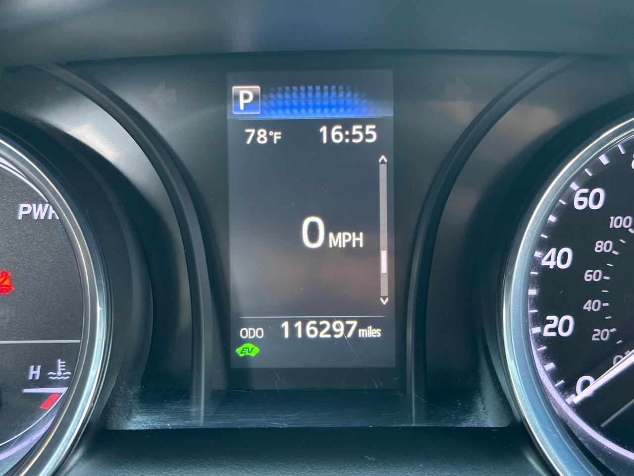 Toyota Camry Hybrid LE CVT (Natl) 2020