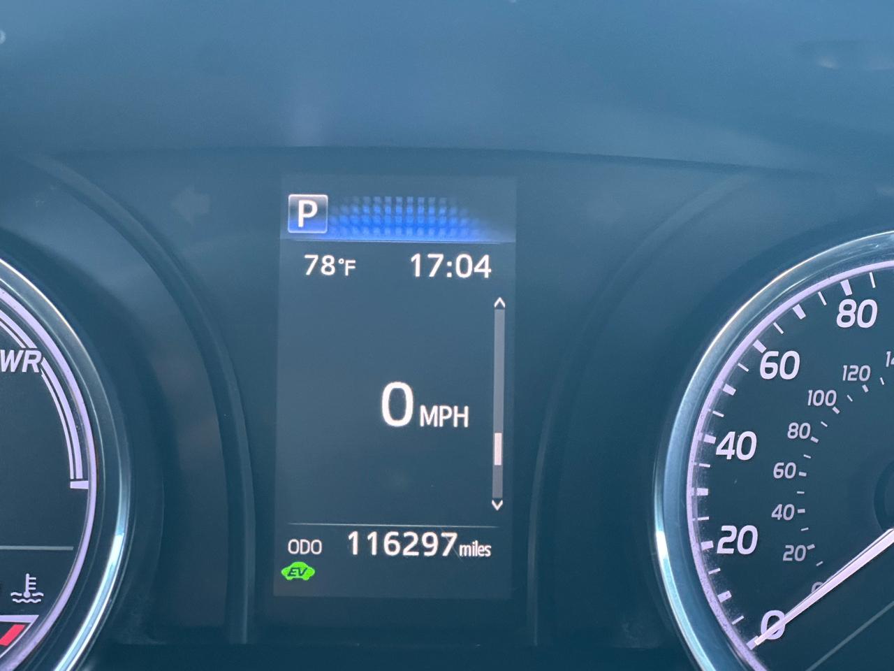 Toyota Camry Hybrid LE CVT (Natl) 2020