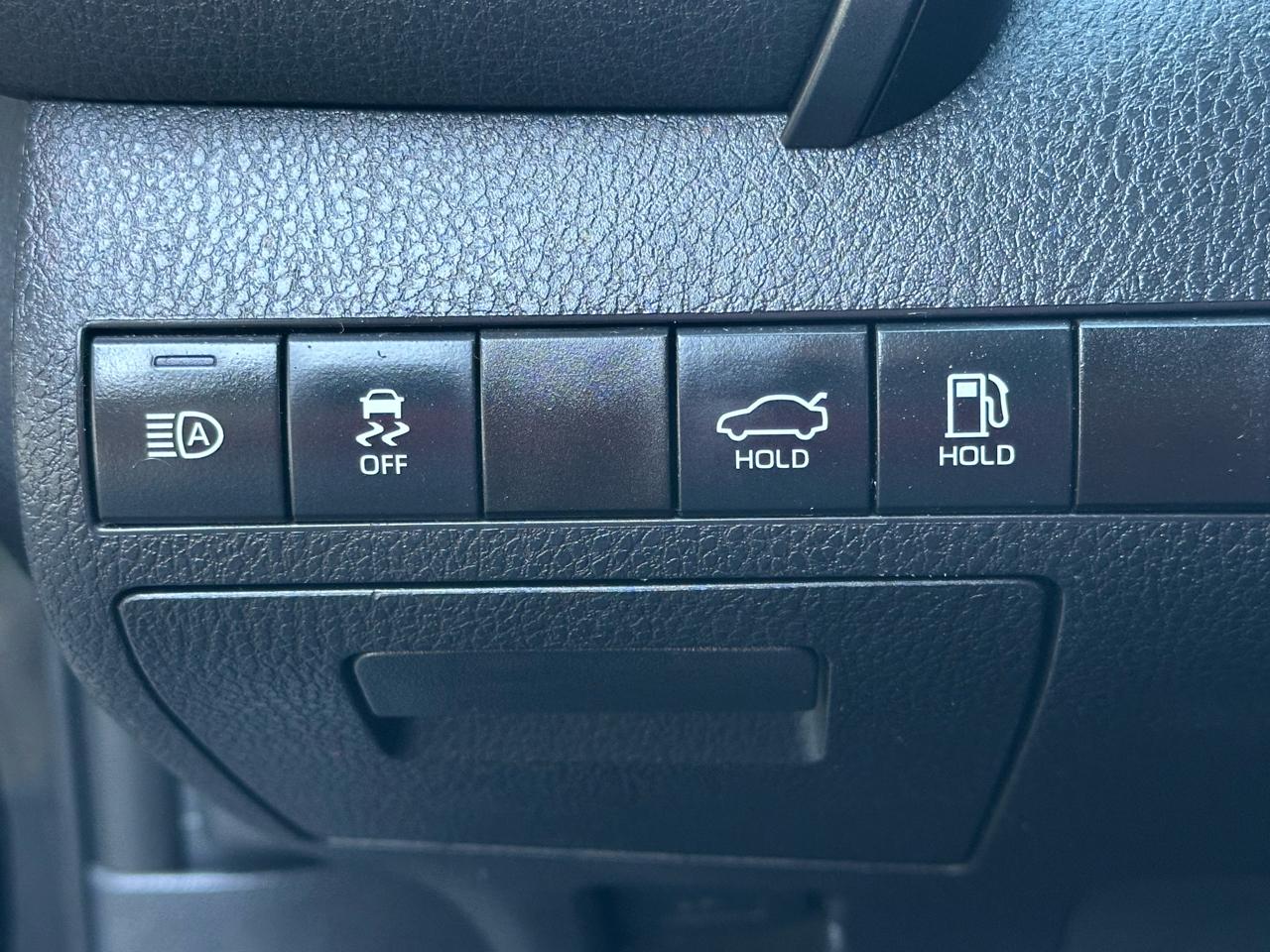 Toyota Camry Hybrid LE CVT (Natl) 2020