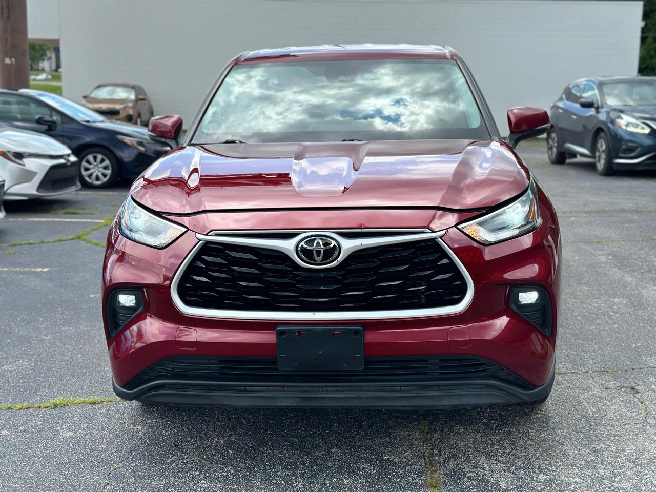 Toyota Highlander LE FWD (Natl) 2021