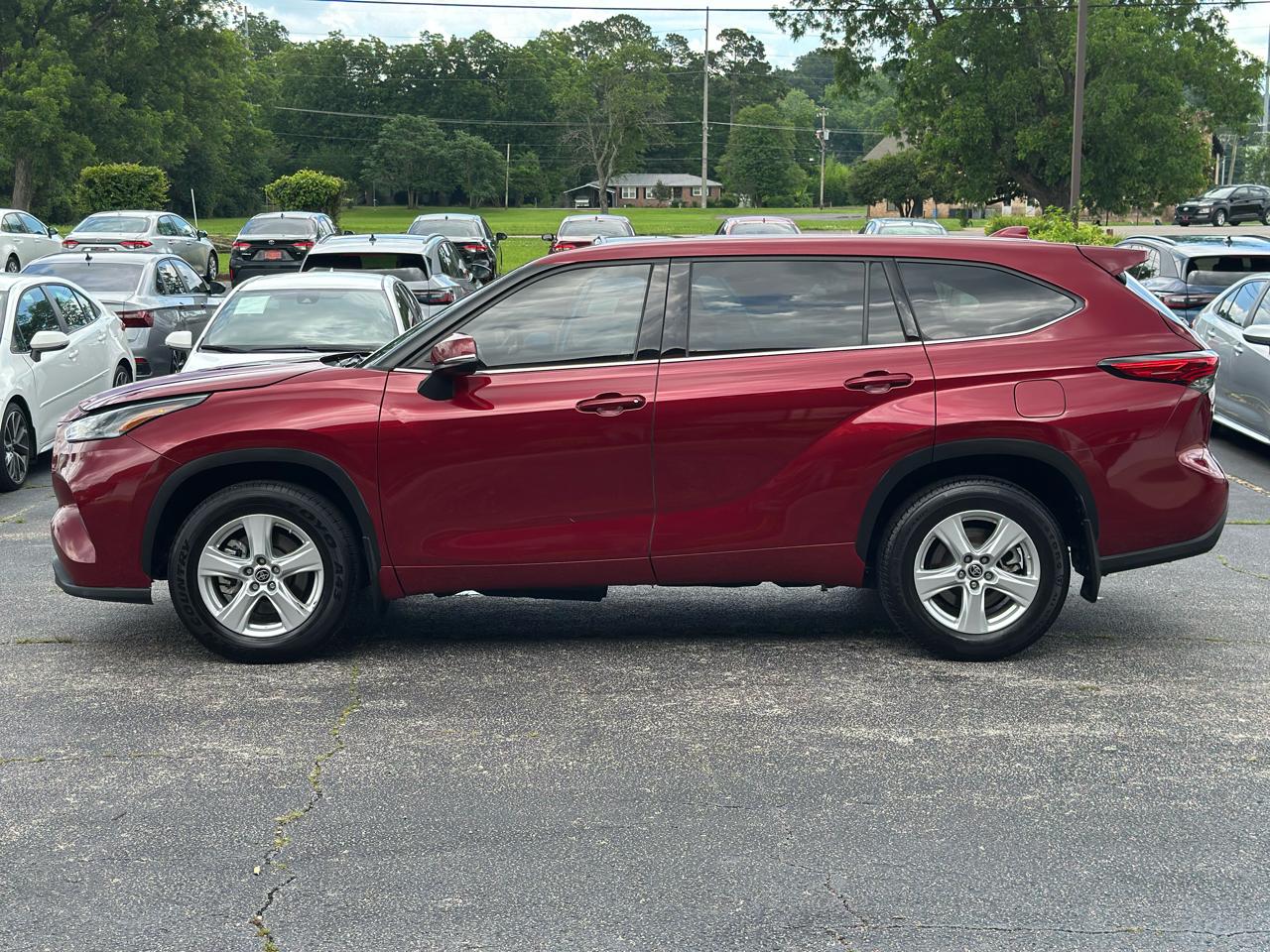 Toyota Highlander LE FWD (Natl) 2021