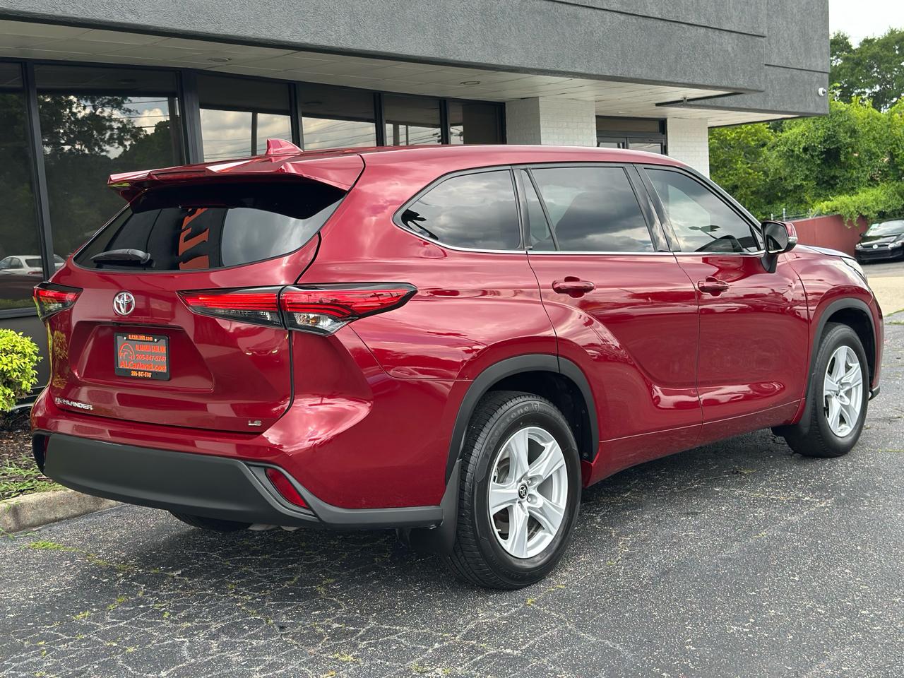 Toyota Highlander LE FWD (Natl) 2021