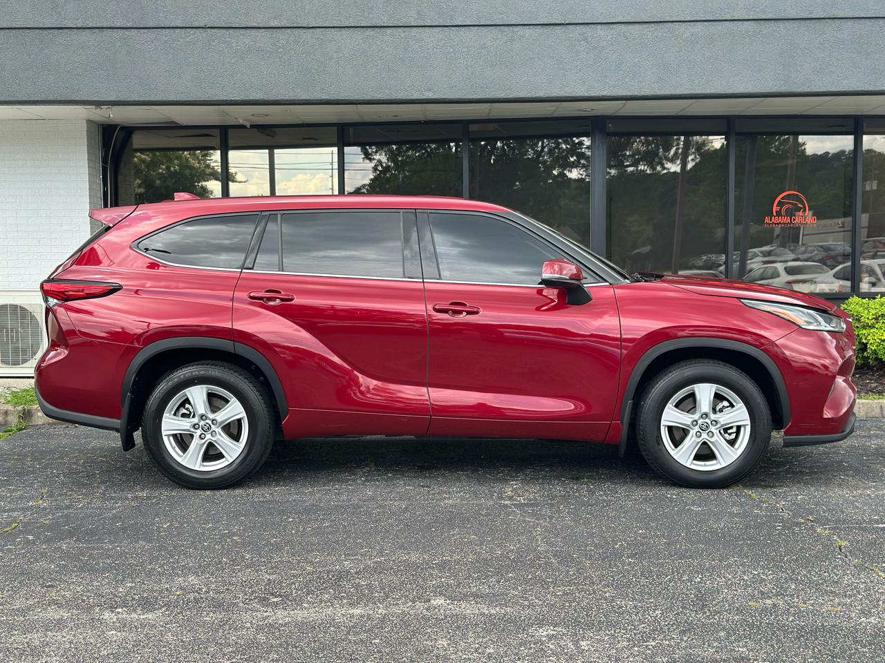 Toyota Highlander LE FWD (Natl) 2021