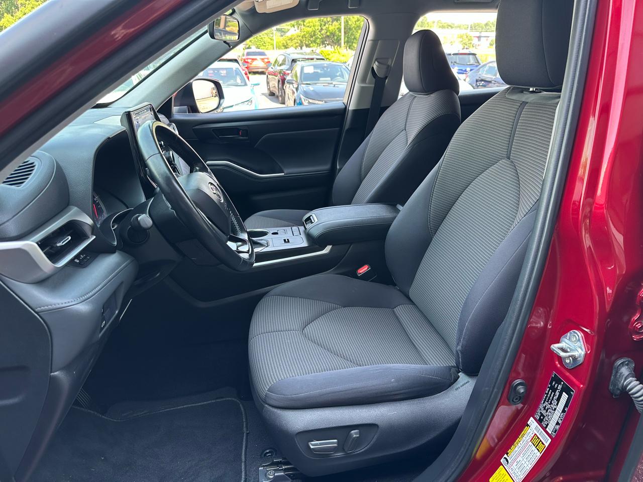 Toyota Highlander LE FWD (Natl) 2021