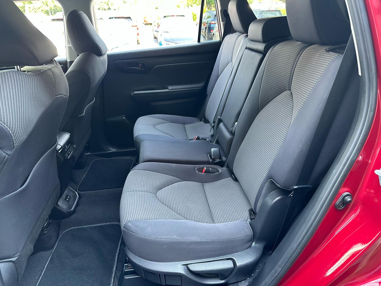 Toyota Highlander LE FWD (Natl) 2021