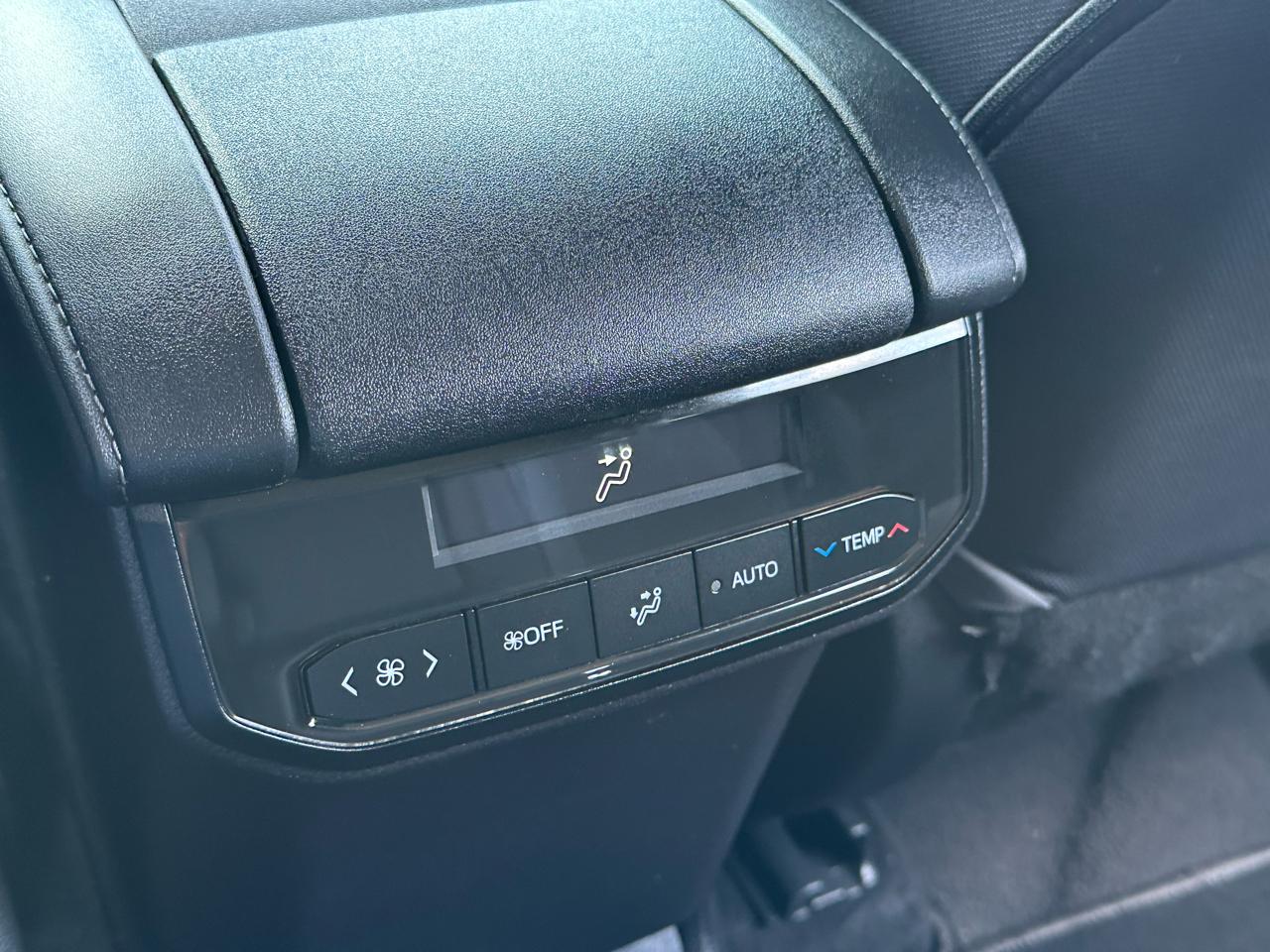 Toyota Highlander LE FWD (Natl) 2021
