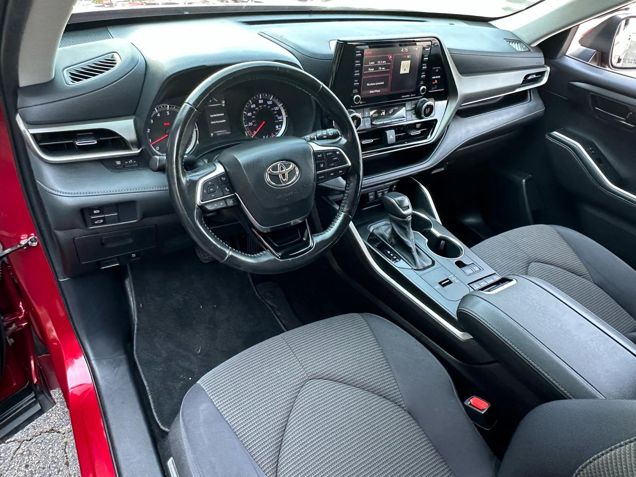 Toyota Highlander LE FWD (Natl) 2021