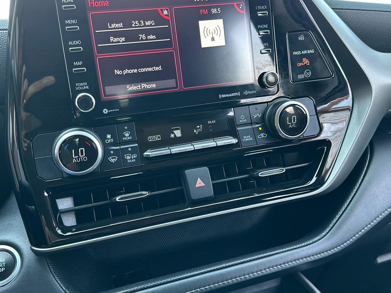 Toyota Highlander LE FWD (Natl) 2021
