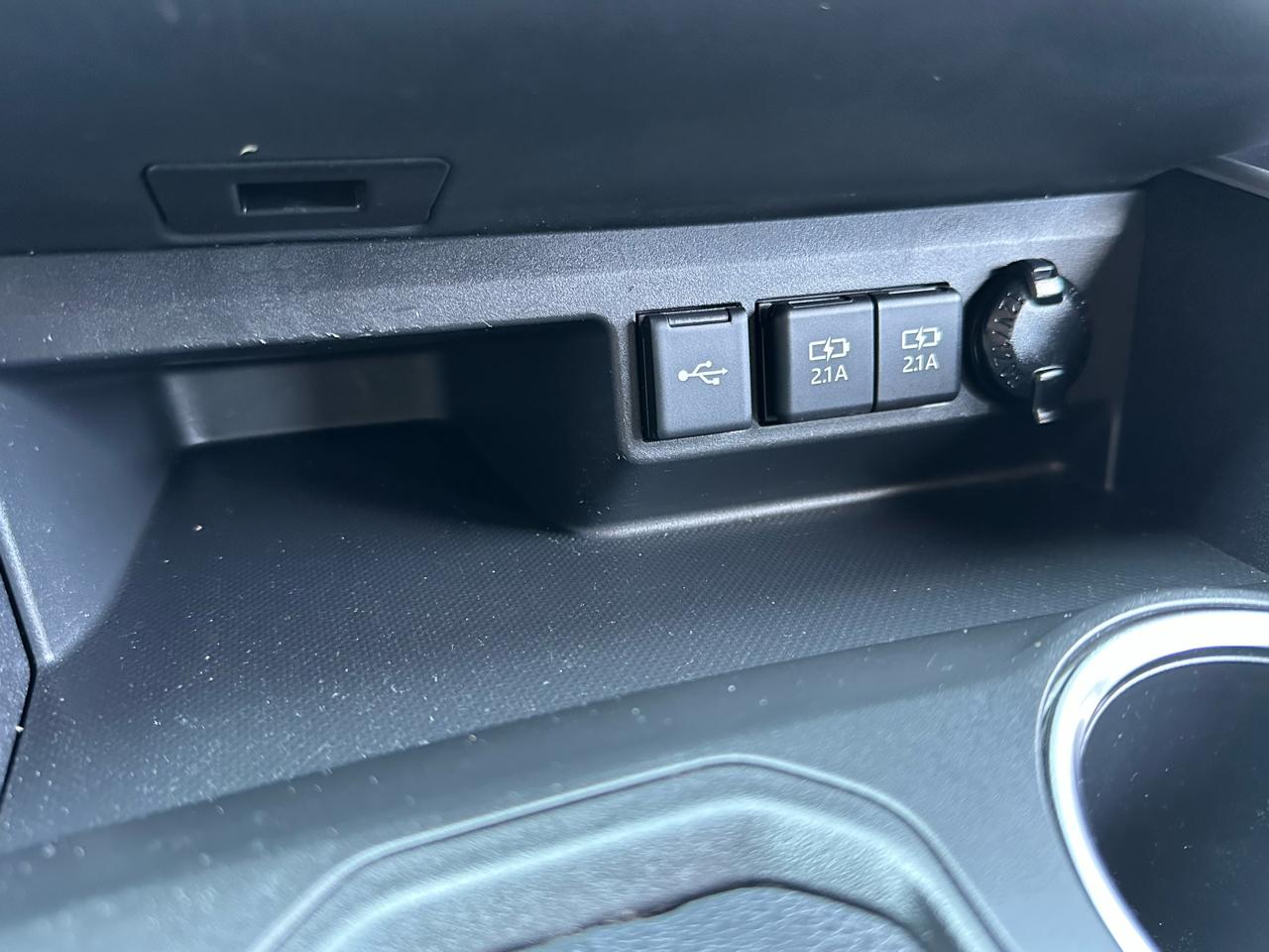 Toyota Highlander LE FWD (Natl) 2021
