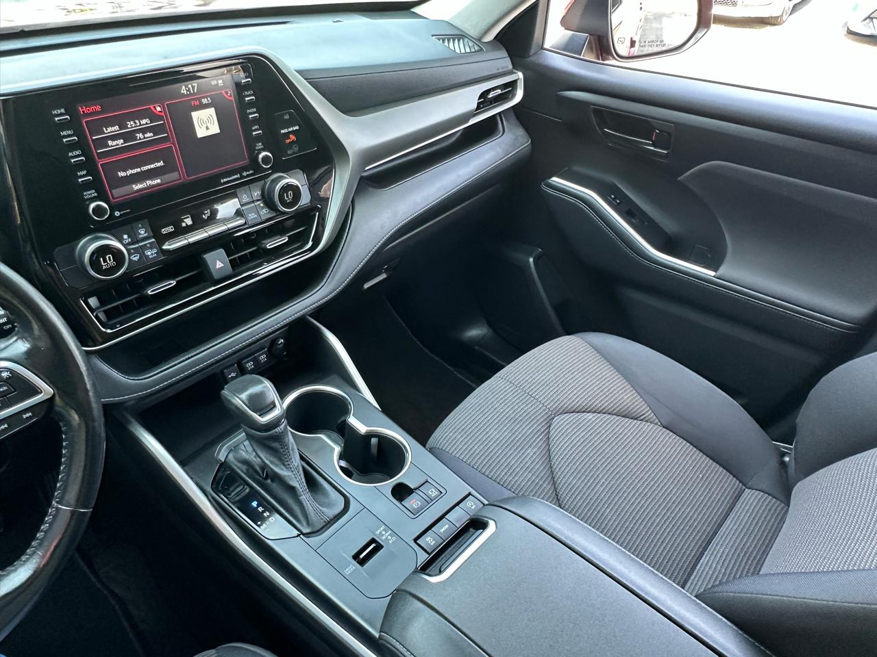 Toyota Highlander LE FWD (Natl) 2021