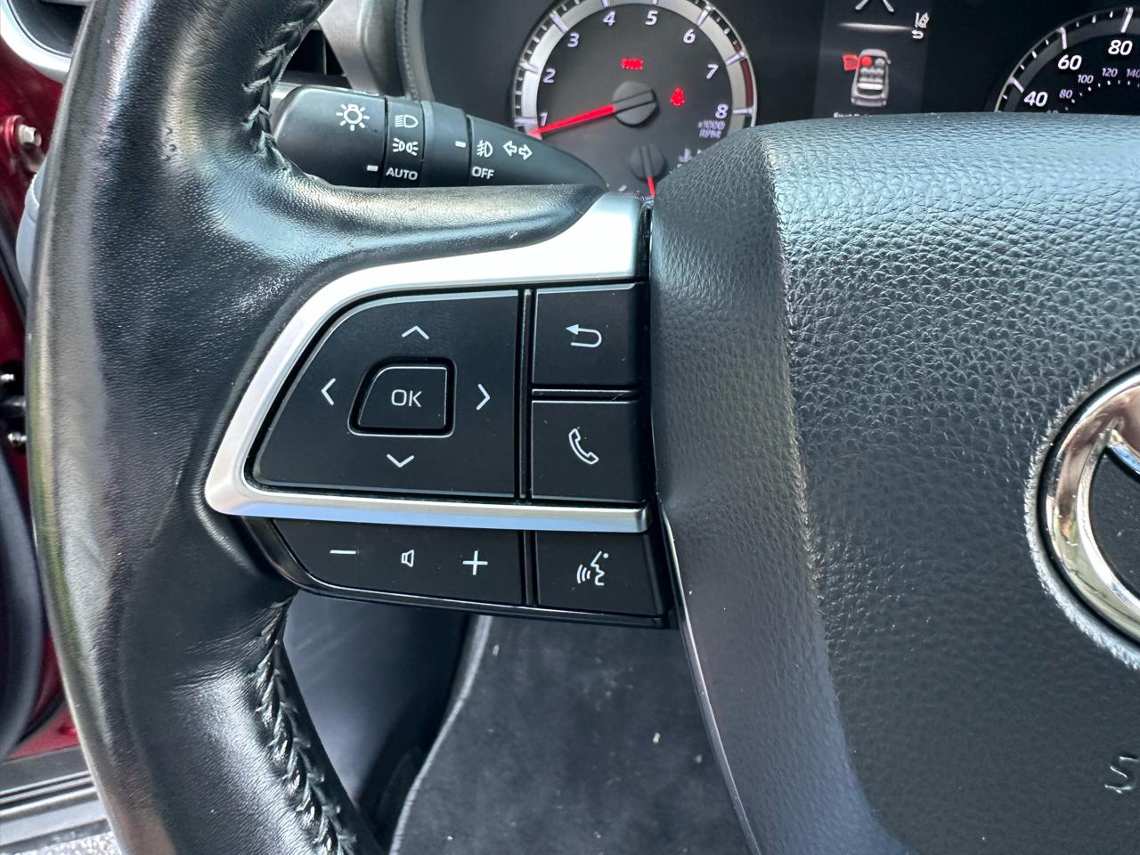 Toyota Highlander LE FWD (Natl) 2021
