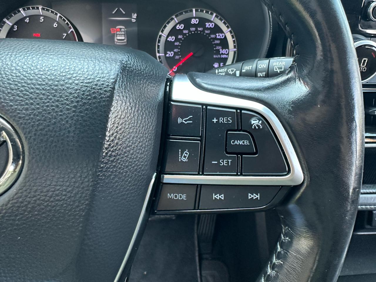 Toyota Highlander LE FWD (Natl) 2021