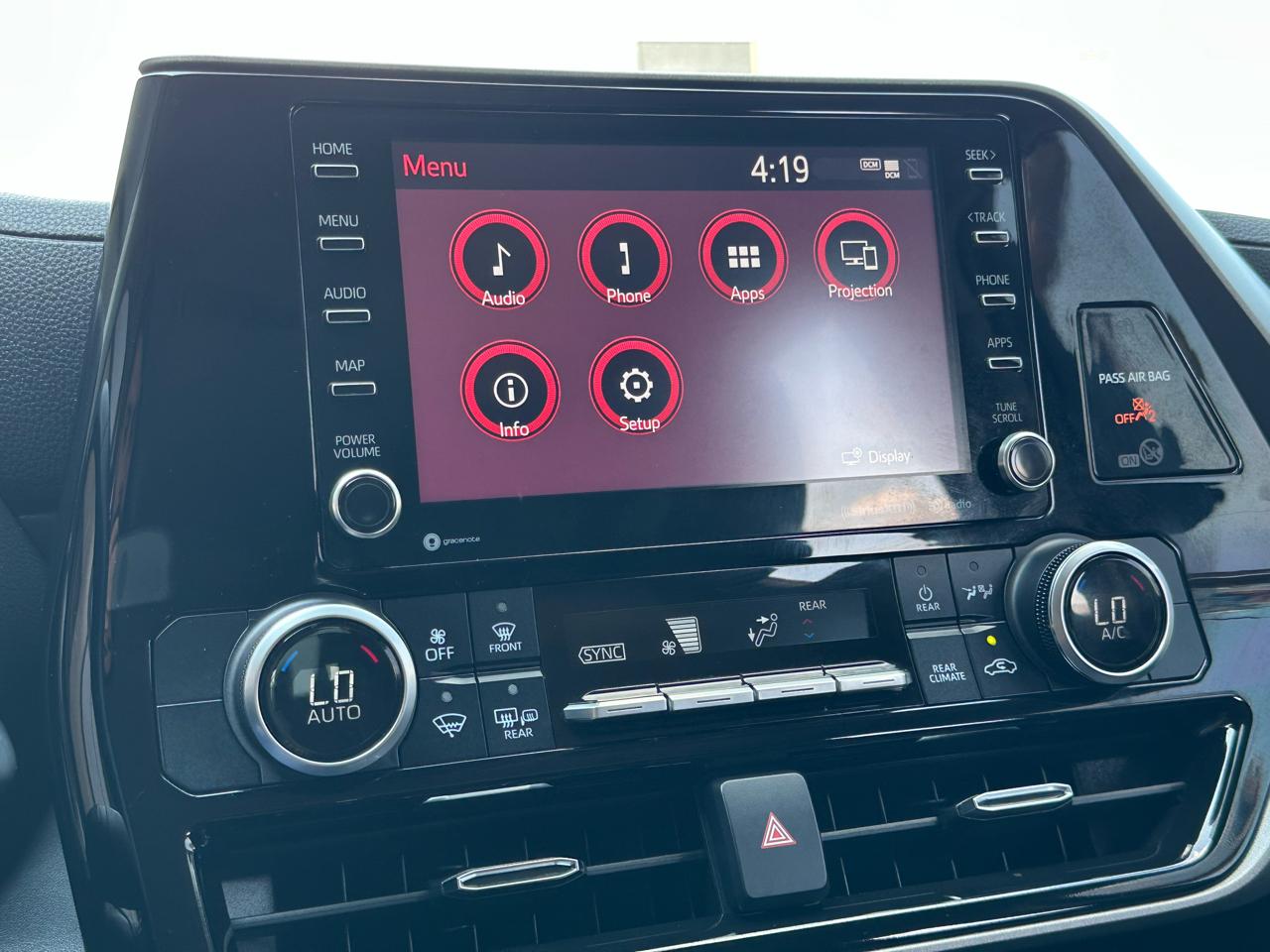 Toyota Highlander LE FWD (Natl) 2021